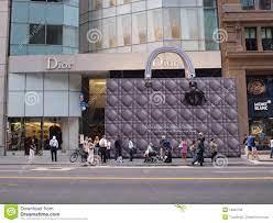 Christian Dior was the designer of dreams. As soon as his House was founded in 1946, and consecrated by the revolution of the New Look, his visionary spirit never ceased to glorify women all over the world. Bleu7.com