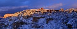 Today, El Tovar retains its elegant charm and is widely considered the crown jewel of Historic National Park Lodges. Located directly on the canyon rim, El Tovar features a fine dining room, lounge, gift shop, and newsstand. Bleu7.com