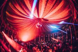 The great diversity of offers makes it a destination of choice for locals and visitors alike. Note, however, that many shows require reservations. The resort is 25 minutes east of midtown Manhattan in the heart of Brooklyn. 
Bleu7.com