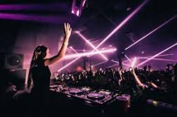 The great diversity of offers makes it a destination of choice for locals and visitors alike. Note, however, that many shows require reservations. The resort is 25 minutes east of midtown Manhattan in the heart of Brooklyn. 
Bleu7.com