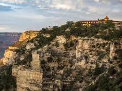 Today, El Tovar retains its elegant charm and is widely considered the crown jewel of Historic National Park Lodges. Located directly on the canyon rim, El Tovar features a fine dining room, lounge, gift shop, and newsstand. Bleu7.com