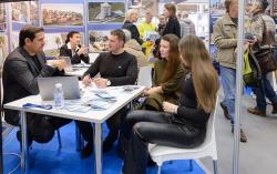 Explore the best real estate opportunities in Canada. Our exhibitions offer the latest trends and investments, so you can find the perfect property for you. Come and explore the possibilities today! Visit: Bleu7.com